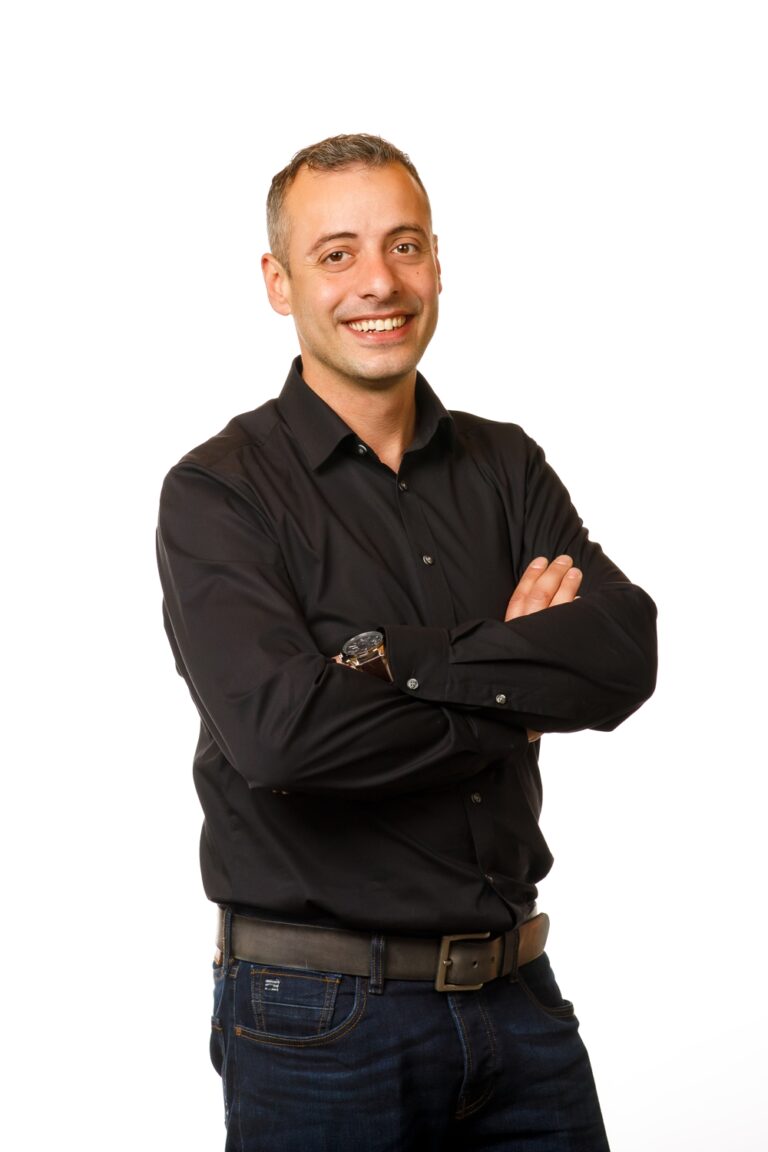 Porträt des Geschäftsführers Hasan Yeniasci von et electronic team GmbH.